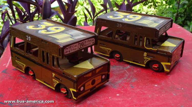 Bus America - Santa Fe [juguete / miniatura]
[url=https://bus-america.com/galeria/displayimage.php?pid=69717]https://bus-america.com/galeria/displayimage.php?pid=69717[/url]
[url=https://bus-america.com/galeria/displayimage.php?pid=69923]https://bus-america.com/galeria/displayimage.php?pid=69922[/url]
[url=https://bus-america.com/galeria/displayimage.php?pid=69923]https://bus-america.com/galeria/displayimage.php?pid=69923[/url]

Línea 39 (Buenos Aires), interno 7 [juguete / miniatura] (izquierda)

Línea 39 (Buenos Aires), interno 8 [juguete / miniatura] (derecha)
