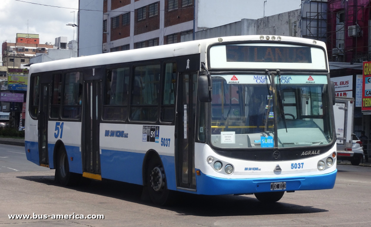 Agrale MT 15.0 LE - Todo Bus Pompeya - San Vicente
JQE 003

Línea 51 (Buenos Aires, fraccionamiento Prov. Buenos Aires), interno 5037 [marzo 2015 - mayo 2020]
Ex línea 117 (Buenos Aires), interno 862 [marzo 2011 - marzo 2015]


Esta línea debiese mutar su numeración a una provincial en todos los servicios que no llegan a la ciudad de Buenos Aires, como en este caso
