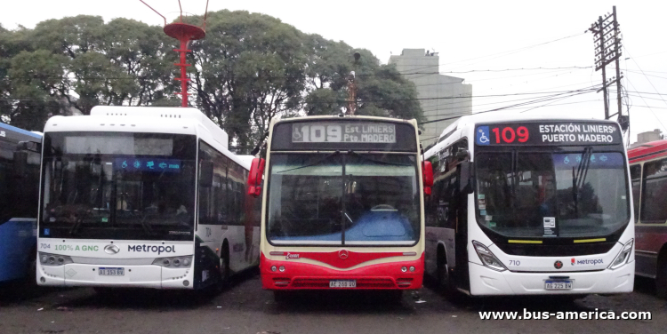 Mercedes-Benz OH 1621 L SB - Nuovobus Cittá PH 68 - Nueve de Julio
AE 260 QQ [centro]
[url=https://bus-america.com/galeria/displayimage.php?pid=70611]https://bus-america.com/galeria/displayimage.php?pid=70611[/url]
[url=https://bus-america.com/galeria/displayimage.php?pid=70612]https://bus-america.com/galeria/displayimage.php?pid=70612[/url]

Línea 109 (Buenos Aires), interno 27

&

AI 153 BV [izquierda]
Línea 109 (Buenos Aires), interno 704

&

AG 225 BW [derecha]
Línea 109 (Buenos Aires), interno 710 

