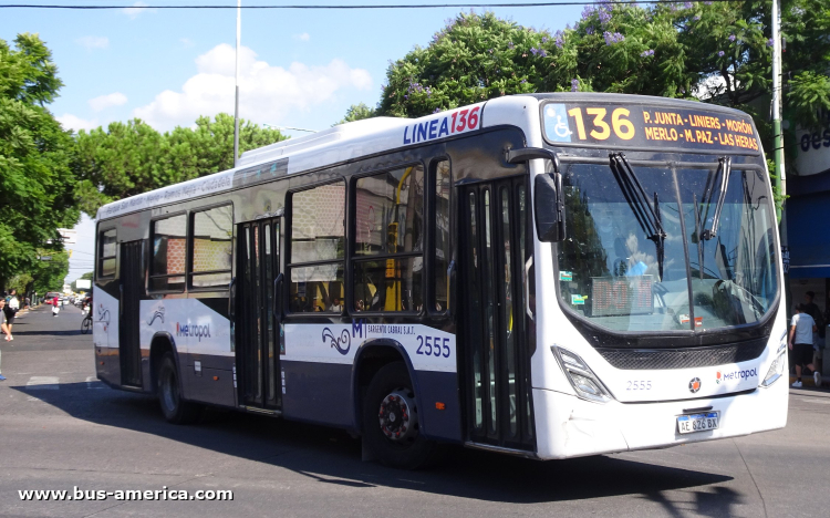 Skania K 250 UB - Marcopolo Torino T350 - Metropol , Sgto.Cabral
AE 826 BX

Línea 136 (Buenos Aires), interno 2555 [desde 2026]
Ex línea 151 (Buenos Aires), interno 487 [noviembre 2025 - febrero 2026]
Ex línea 90 (Buenos Aires), interno 487 [2021 - 2025]

