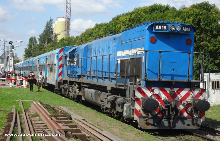 EMD GT 22 CW2 (en Argentina) - Trenes Argentinos
A915
[url=https://bus-america.com/galeria/displayimage.php?pid=55847]https://bus-america.com/galeria/displayimage.php?pid=55847[/url]
Trenes Argentinos, locomotora A915 [1º frente]
