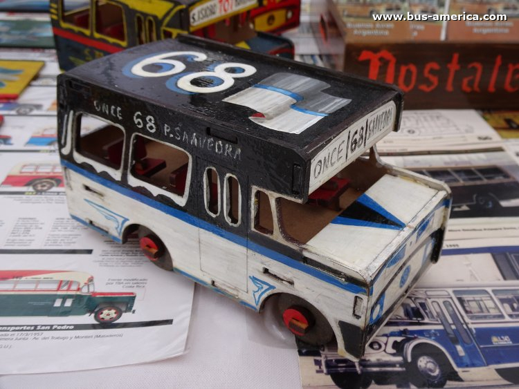 Bus America - Ttes.68 [juguete / miniatura]
[url=https://bus-america.com/galeria/displayimage.php?pid=69211]https://bus-america.com/galeria/displayimage.php?pid=69211[/url]

Línea 68 (Buenos Aires) [juguete / miniatura]

0 Km entregado en estos tiempos.
Podés pedir el tuyo y ver alguna de las distintas líneas realizados acá:
[url=https://www.bus-america.com/Juguetes/Juguetes.htm]https://www.bus-america.com/Juguetes/Juguetes.htm[/url]
