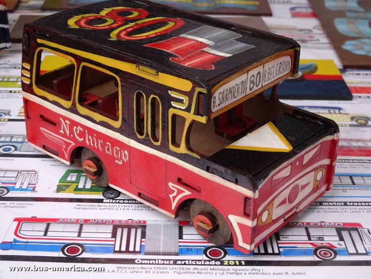 Bus America - Nueva Chicago [juguete / miniatura] 
[url=https://bus-america.com/galeria/displayimage.php?pid=69645]https://bus-america.com/galeria/displayimage.php?pid=69645[/url]

Línea 80 (Buenos Aires) [juguete / miniatura]
(La versión final incluyó el reverso de la cinta con los colores originales de la línea en los años 30s)

