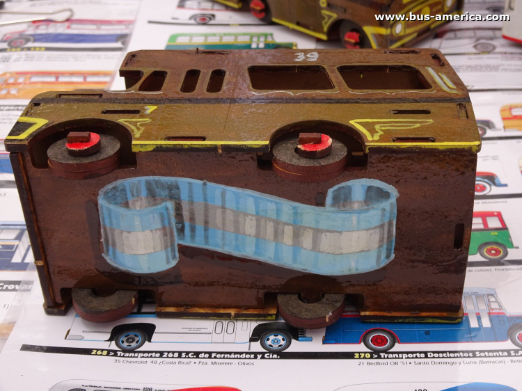 Bus America - Santa Fe [juguete / miniatura]
Línea 39 (Buenos Aires), interno 7 [juguete / miniatura]
