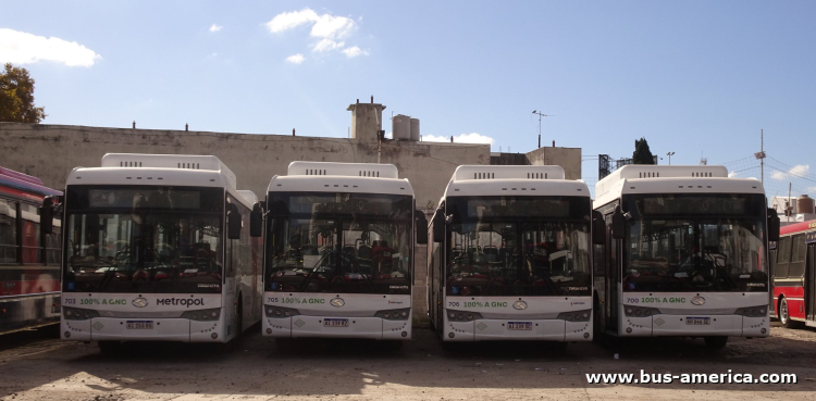 King Long XMQ6127G (en Argentina) - Nueve de Julio
AH 846 SE
[url=https://bus-america.com/galeria/displayimage.php?pid=70549]https://bus-america.com/galeria/displayimage.php?pid=70549[/url]

Línea 109 (Buenos Aires), interno 700 [1º desde la derechaderecha]

&

AI 239 SC

Línea 109 (Buenos Aires), interno 706 [2º desde la derecha]

&

AI 239 RZ

Línea 109 (Buenos Aires), interno 705 [3º desde la derecha]

&

AI 153 BS

Línea 109 (Buenos Aires), interno 703 [4º desde la derecha]



Las nuevas máquinas de industria china que reemplazarán a las de industria nacional, armadas, coloridas, luminosas.


[Datos de derecha a izquierda]

