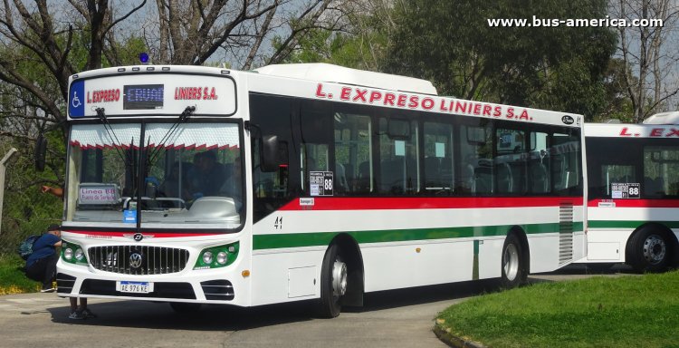 Volkswagen 18.280 OT - La Favorita Favorito GR - L.E.Liniers
AE 976 KE

Línea 88 (Buenos Aires), interno 41
