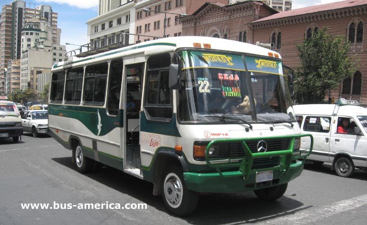 Mercedes Benz LO frontal - Mopar - lnea 22 de La Paz
