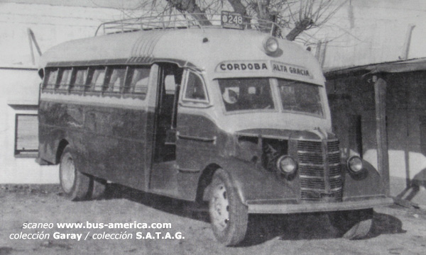 Bedford - C.O.T.A.G.L.
Otra unidad de esta carrocería que no sabemos su nombre (NN1), patente provincial de ómnibus de Cordoba 248.

Pasaron los años y en octubre de 2014 podemos afirmar que es un producto de S.I.C.A o de Decaroli Hnos.
