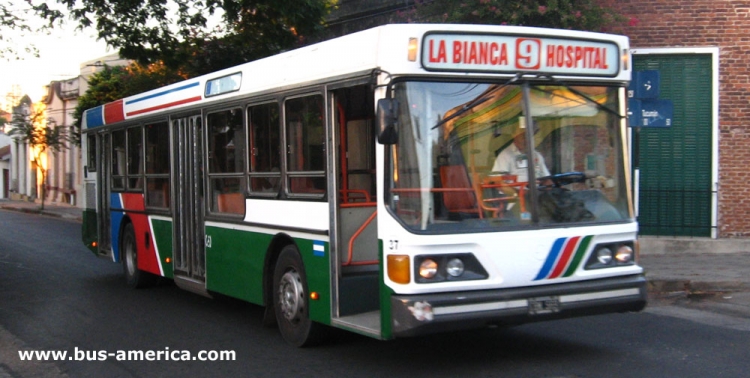 El Detalle OA 105 D2379 - Coop. 21 de Octubre
CBM569
http://galeria.bus-america.com/displayimage.php?pos=-13045

Línea 9 (Concordia), interno 37
