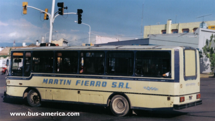 Ford B-7000 frontal - Supercar - Martín Fierro
E.107786 - UVO911
Para conocer mas sobre la historia de estos coches y esta empresa acceda a la Revista Bus América : http://revista.bus-america.com/Notas/FordMFierro.htm
