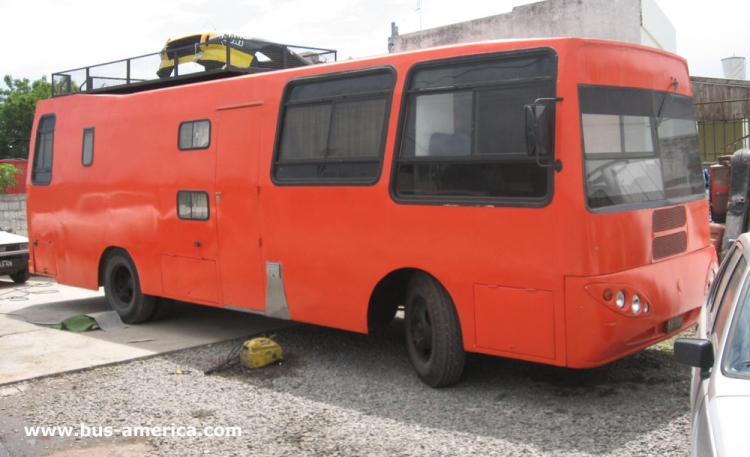 Ford B-7000 frontal - Suyai 2000 reformado
