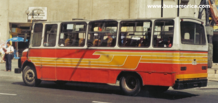 Mercedes-Benz L 1114 - Guerrero Tamara - Central Placeres
Esta carrocería tiene fichero, pues hay otras semejantes, aunque no conocemos el nómbre de su marca.
