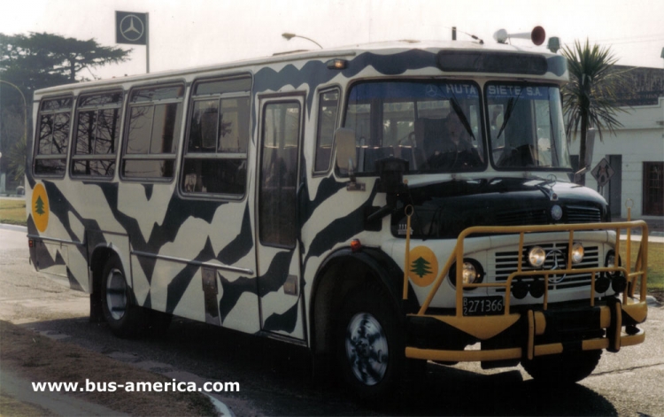 Mercedes-Benz LA 1114 - Suyai
B.2271366
http://galeria.bus-america.com/displayimage.php?pid=6495
http://galeria.bus-america.com/displayimage.php?pid=6496
http://galeria.bus-america.com/displayimage.php?pid=6497
http://galeria.bus-america.com/displayimage.php?pid=33620

El último 1114 carrozado por Suyai, que no fue LO , pues fue un LA.
