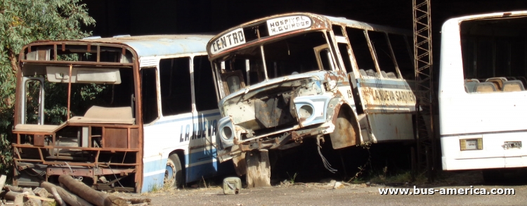 Mercedes-Benz LO 1114 - El Diseño - La Nueva Sarmiento
[Datos de izquierda a derecha]

La Nueva Sarmiento, interno 19
