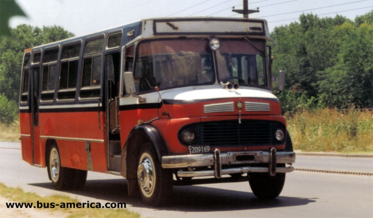 Mercedes-Benz LO 1114 - Suyai
C.1209169
(ex interno ... de la línea 106 < ex interno ...¿de la línea 39?)
