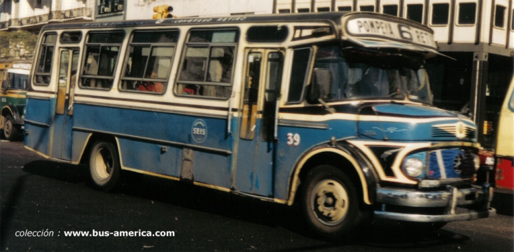 Mercedes-Benz LO 1114 - Suyai S.MB.LO1114/483-001 - M.O. Seis
B.16-2998
http://galeria.bus-america.com/displayimage.php?pos=-16513
Fotografía tomada por : Alejandro Scartaccini
Para conocer la historía de esta carrocería visite :
http://www.bus-america.com/ARcarrocerias/Suyai/Suyai-historia.htm
