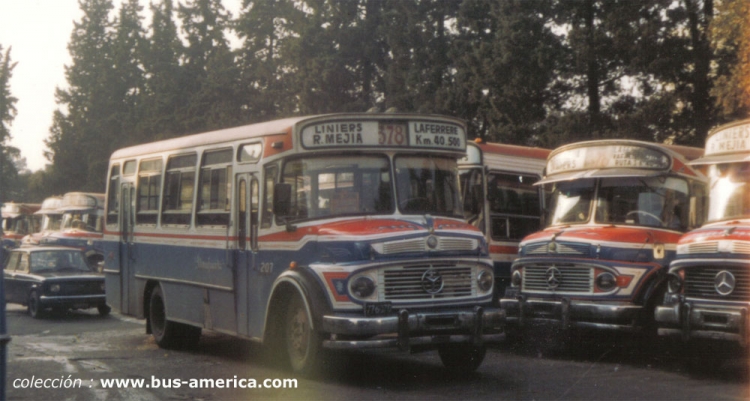 Mercedes-Benz LO 1114 - Suyai - Almafuerte
B.1776070

Línea 378 (Prov. Buenos Aires), interno 207

Extraño Suyai ¿001?, que posee otro tipo de estructura al usado en serie

Fotografía tomada por : Alejandro Scartaccini
Cuando no tenia camara compre un rollo y con la camara de Ale salimos a cazar algunos Suyai. Asi que en virtud de la gentileza de Ale mi primer rollo (que es una de recortes de Suyai) salieron de su cámara y unos cuantos de su mano como este casi seguro.
