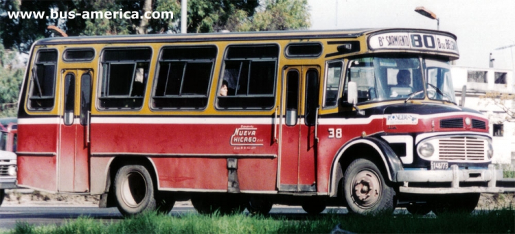 Mercedes-Benz LO 1114 - Suyai 3-83 - Nueva Chicago 
C.1148773
http://galeria.bus-america.com/displayimage.php?pos=-16558

Para conocer la historía de esta carrocería visite :
http://www.bus-america.com/ARcarrocerias/Suyai/Suyai-historia.htm
