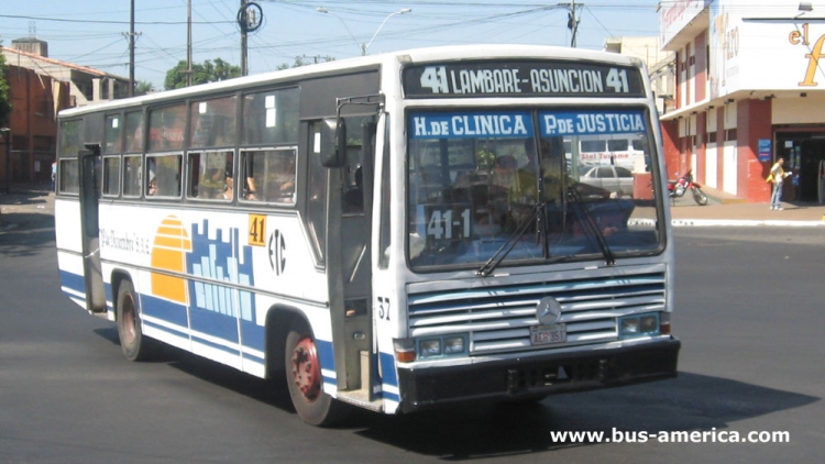 Mercedes-Benz OF - CAIO Vitoria (en Paraguay) - 1 de Diciembre
AEH 351

