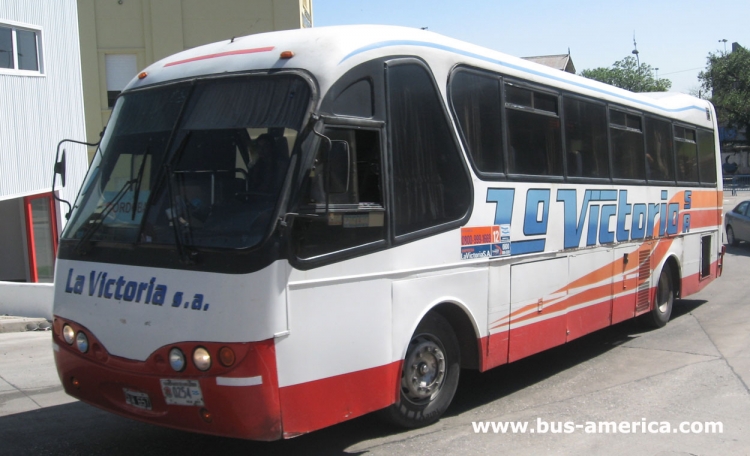 Mercedes-Benz OH 1420 - Materfer Beta - La Victoria
X.643671 - SLW657
[url=https://galeria.bus-america.com/displayimage.php?pos=-21298]https://galeria.bus-america.com/displayimage.php?pos=-21298[/url]

La recientemente suspendida empresa La Victoria, que hojala retorne sus prestaciones
