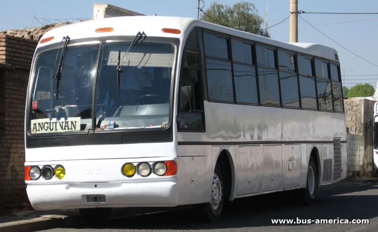Mercedes-Benz OH 1420 - Vehículos Recreativos Gamma 420 - Ariel
UAT608 - M.291635
