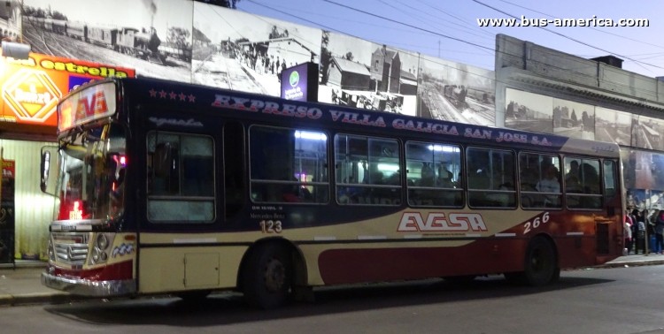 Mercedes-Benz OH 1618 L SB - Ugarte Europeo - EVG
Línea 266 (Prov. Buenos Aires), interno 123



Archivo originalmente posteado en junio de 2018
