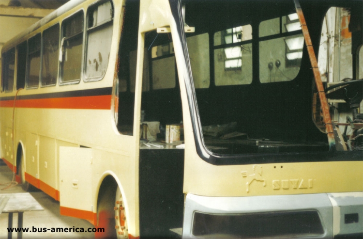 Mercedes-Benz OHL 1316 - Suyai Internacional 325 10001 - M.O.N.S.A.
Unico diferencial de la línea 60 que fue pintado con los colores de los servicios comunes, se avanzó más, hasta que vino alguien de la 60 cuando estaba casi listo.
