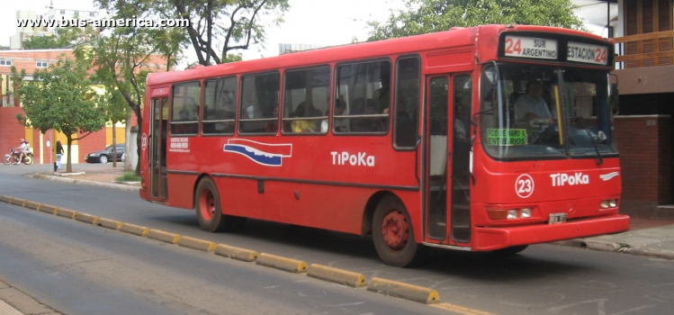 Mercedes-Benz OHL 1320 - Bus Tango 04 - TiPoka
¿BEH973?

Línea 24 (Posadas), interno 23
Sistema Integrado de Transporte Misionero, lo integran los municipios de Posadas, Candelaria, Garupa y la provincia de Misiones 
