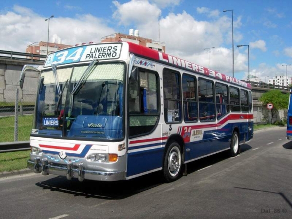 Mercedes-Benz OH 1521 L SB - Marcopolo Viale - J.B.Justo
Línea 34 (Buenos Aires), interno 51

LINEAS URBANAS ARGENTINAS
CARROCERIAS MARCOPOLO
Palabras clave: VIALE