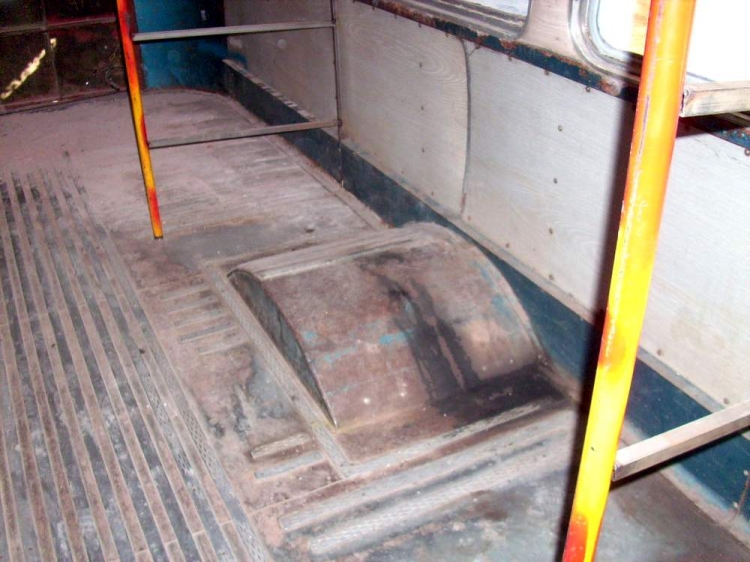 INTERIOR BEDFORD
CARROCERIAS ORTEGA MENDOZA
(vista del interior de la unidad)
Palabras clave: INTERIOR