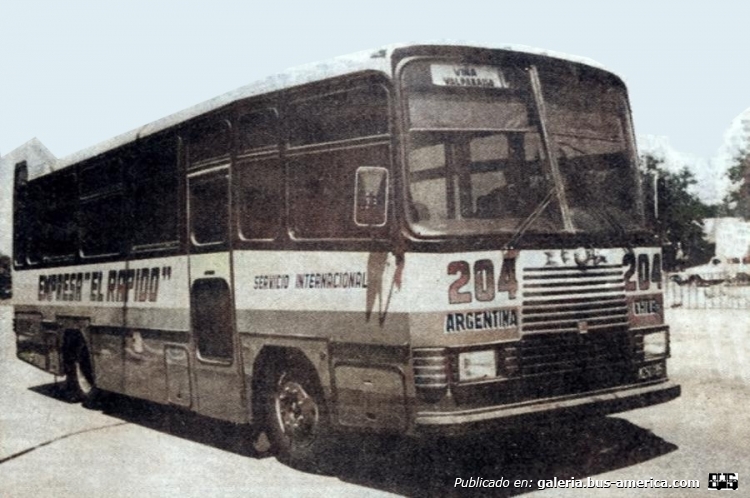 CARROCERIAS CORSINO MENDOZA
FOTOGRAFIA publicidad El Rápido, en diario Los Andes
COLECCION JAR2000

Para conocer la historia completa de esta carrocería haga click en: [url=https://www.bus-america.com/ARcarrocerias/Corsino/Corsino-histo.php]CORSINO, la carrocería que mezclaba épocas en sus productos[/url]
Palabras clave: LARGA DISTANCIA