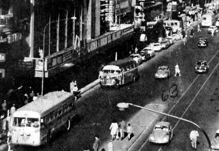 BUENOS AIRES
FOTOGRAFIA DE LA COLECCION DE ITALO SORRENTI MIEMBRO DEL GRUPO ACLO DE URUGUAY.
QUIEN ME CEDIO VARIAS FOTOGRAFIAS PARA COLOCARLAS EN LAS PAGINAS ARGENTINAS. AGRADECIDO ITALO
Palabras clave: URBANOS