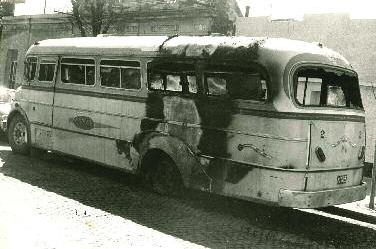 Mercedes-Benz LO 1112 - Costa Brava - C.O.T.A.L
Fotografía: ¿Diario La Tribuna?
Archivo: diario La Capital (Rosario)
Publicado en: Historia del Transporte Urbano de Rosario (1850-2010)
Se puede descargar de: http://www.etr.gov.ar/publicaciones.html
