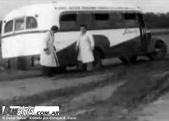 Mack - Modelo - Solmar
Fotográma extraído de pelicula documental realizada por Cooperativa de Provosion de Obras y Servicios Publicos de San Clemete de Tuyu LTDA.
Digitalizado por : Enrique A. Cano
Gentileza : www.busarg.com.ar
