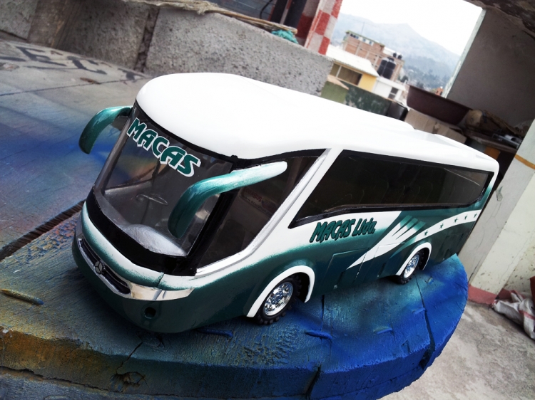 Bus Miniatura
Al estilo de un Marcopolo G7 pero hecho en Ecuador
Palabras clave: Ecuabus
