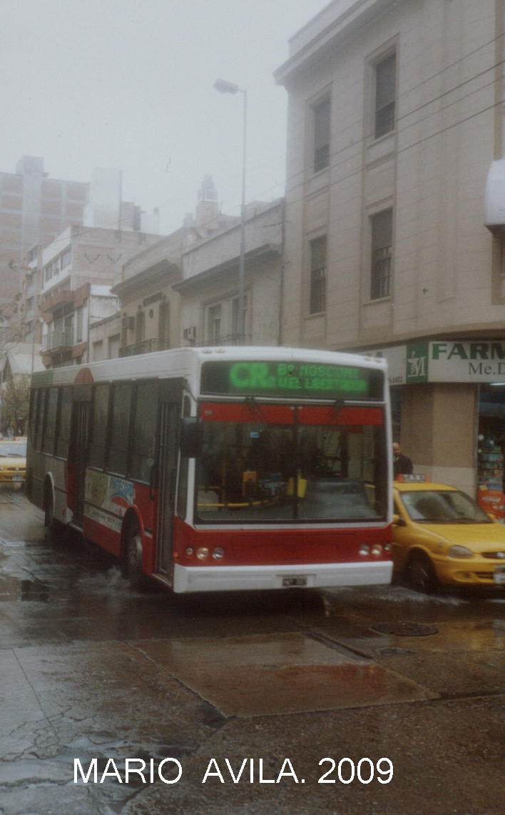 TAMSE  . PUMA  D- 12
BAJO  LA  LLUVIA . ESQ. 27 DE  ABRIL  Y  BELGRANO.
