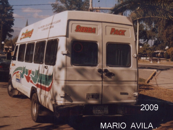 SIERRA BUS
ESTACIONADA  ENFRENTE  DE  LA  TERMINAL .
