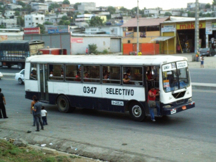 EL DETALLE (en ECUADOR) - LINEA 21 
BUS MODIFICADO CON PARTES DE MERCEDES BENZ
