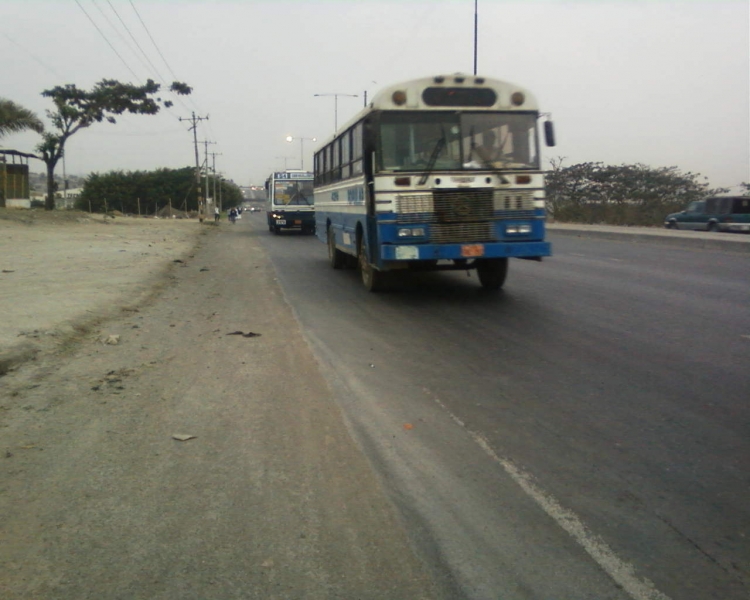 BUS FUERA DE SERVICIO
THOMAS EN ECUADOR
