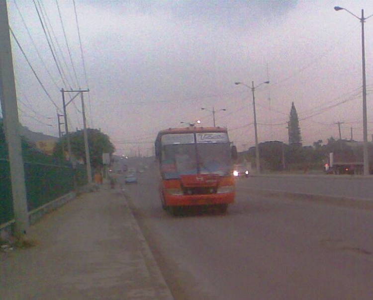 FRENTE DE BUS
IMAGEN CAPTURADA EN LA CIUDAD DE GUAYAQUIL, AÑO 2010
