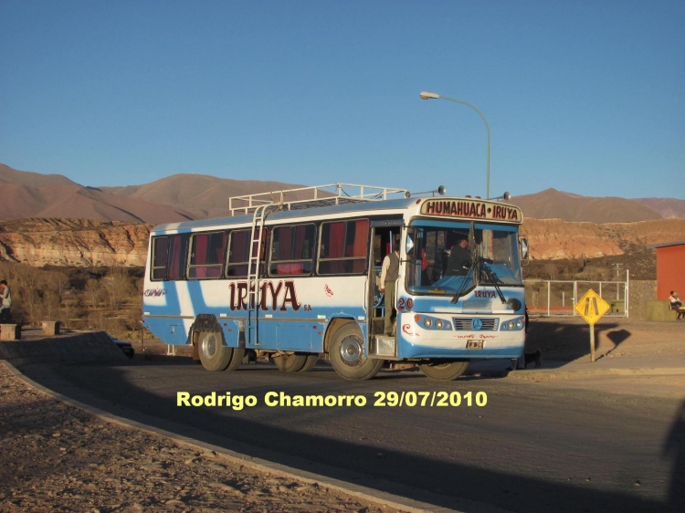 Transportes Iruya 20
TJR394
Hola gente, aquí les dejo esta imágen tomada en la ciudad de Humahuaca. Este coche era el interno 60 de la línea 92 de Capital Federal, y luego fue renumerado como 80, antes de partir hacia Jujuy.
Palabras clave: Transportes Iruya