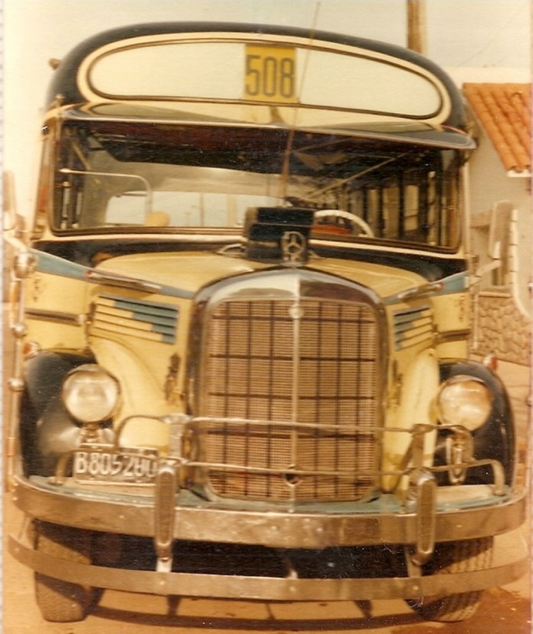 MARCELO SALGADO
B.805200
http://galeria.bus-america.com/displayimage.php?pos=-13215
...Y NO PUEDE SER DE OTRA MANERA! CUANDO DE APORTES VALIOSOS SE TRATA CARLOS RAUL TUCCI SIEMPRE ESTA PRESENTE.
LAS FOTOS SON DE MARINA GARAVIS ,HIJA DEL DUEÑO DE VARIOS COCHES DE LO QUE FUE UNA DE LAS EMPRESAS MAS PINTORESCAS DE BAHIA BLANCA "LA FAVORITA",CHICHE GARAVIS
