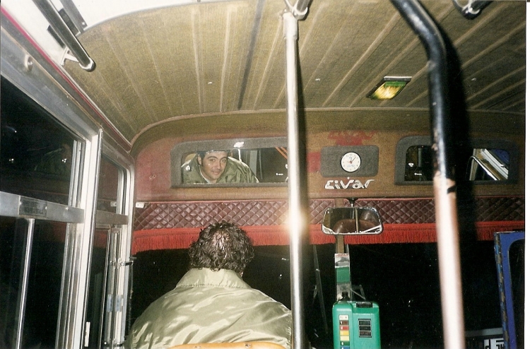 LOS QUE YO MANEJE!!!
CIA DE OMNIBUS CDAD. DE  BAHIA BLANCA -3 ETAPA- AOS DE FUNCIONAMIENTO 2002-2004
Se puede consultar la historia de esta lnea en [url=http://revista.bus-america.com/Notas/517.htm] revista.bus-america.com 517
[/url]
(vista interior de la unidad)

