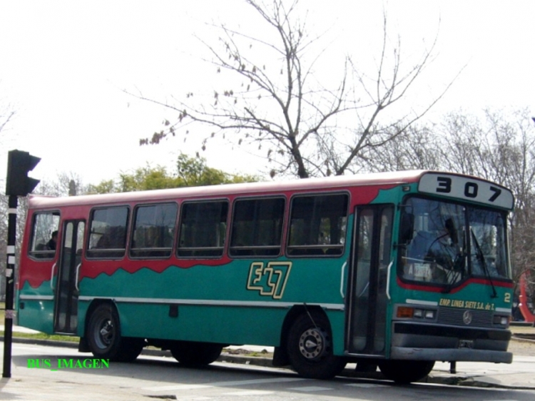 EMPRESA LINEA 7 - GALICIA - 02
Para mi el mejor modelo que fabrico Don Gonzalez.
Fotografa : Bus Imagen (Marcelo LP)
