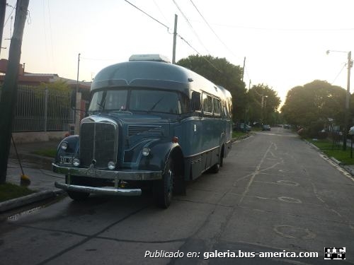 Mercedes-Benz L 312 - La Favorita - Particular
C 282904 - VAX 067

http://galeria.bus-america.com/displayimage.php?pid=34676
