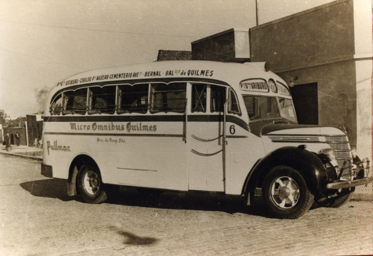 Internacional - El Trébol - Micro Ómnibus Quilmes
Línea 225 - Interno 6
Foto: Archivo General de la Nación

