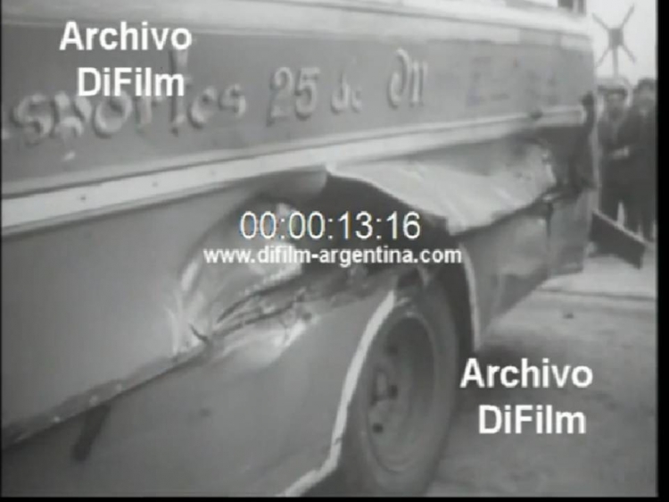 ARCHIVO DI FILM MAR DEL PLATA
http://galeria.bus-america.com/displayimage.php?pos=-28873

Camarografo: ¿?
Fotograma extraído de: http://www.youtube.com/watch?v=B7ToEkno9wY
Archivo: Difilm
