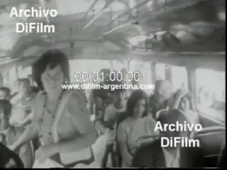 ARCHIVO DI FILM 
http://galeria.bus-america.com/displayimage.php?pid=28924
http://galeria.bus-america.com/displayimage.php?pid=28922

Camarógrafo: ¿?
Archivo: Difilm (www.difilm-argentina.com)
Extraído de: http://www.youtube.com

INTERIOR DEL BOGOVIC INT 107 DE LA 60
(Vista interior de la unidad)

