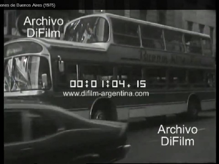 ARCHIVO DI FILM 
http://galeria.bus-america.com/displayimage.php?pos=-22786

Camarografo: ¿?
Archivo: Difilm , en youtube.com
