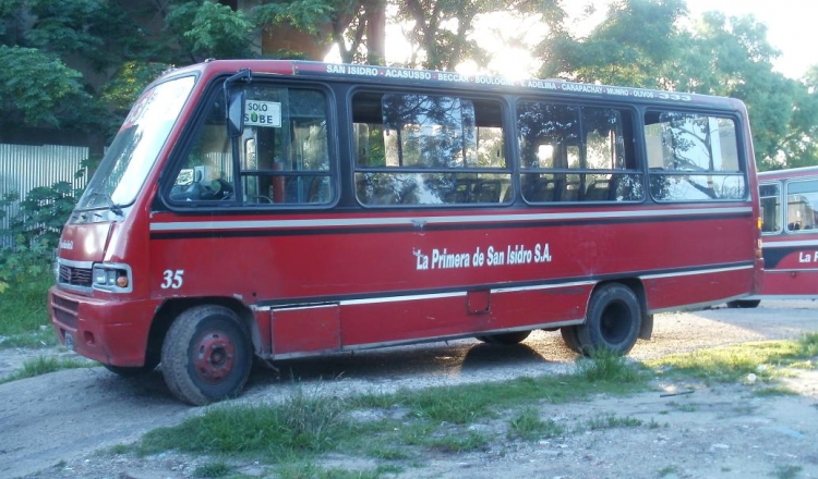 Mercedes-Benz LO 814 - Marcopolo Latinoamericana - La Primera de San Isidro
Línea 333 - Interno 35
Palabras clave: Marcopolo Latinoamericana - La Primera de San Isidro